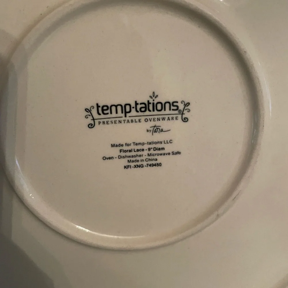 Temp-Tations Red and White Floral Pie Dish - Picture 3 of 3